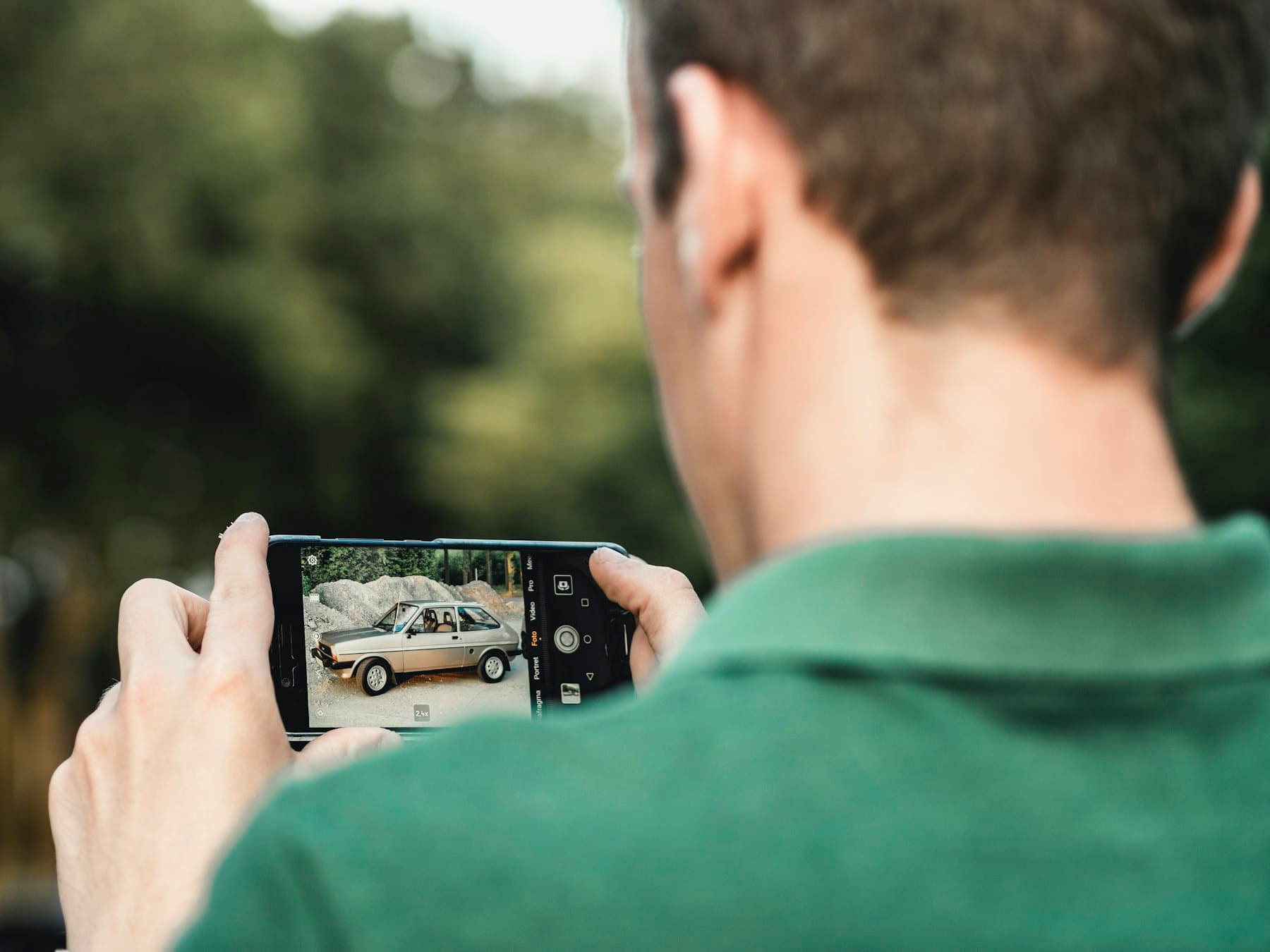 Photographie d’un véhicule prise avec un téléphone